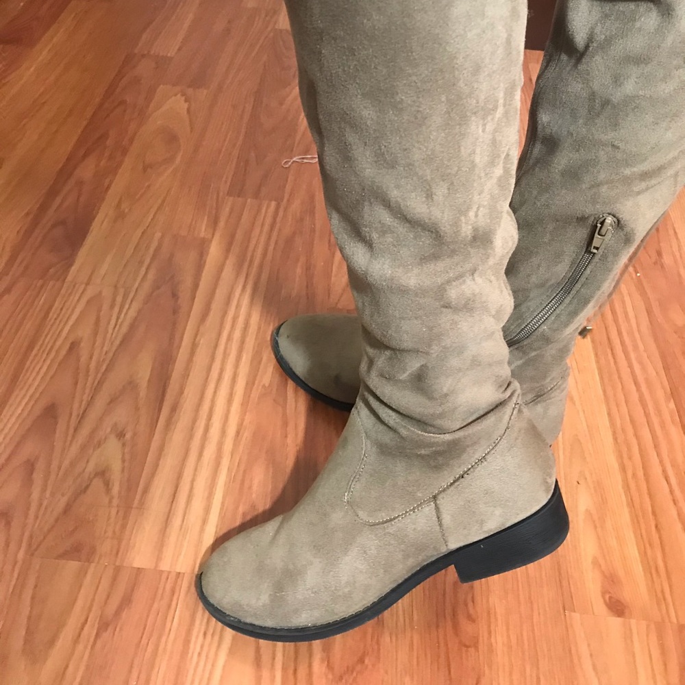 Tan knee high 🥾boots